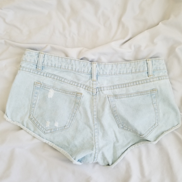 Forever 21 denim shorts - Picture 2 of 3